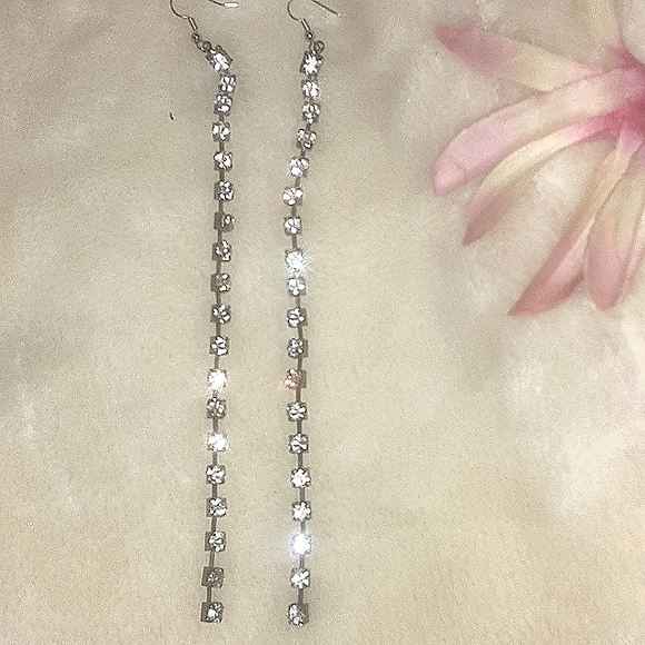 Long dangle earings - Picture 3 of 3
